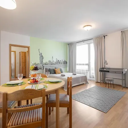O2 Arena And Dino Park 9 Min To Center Apartment Prag